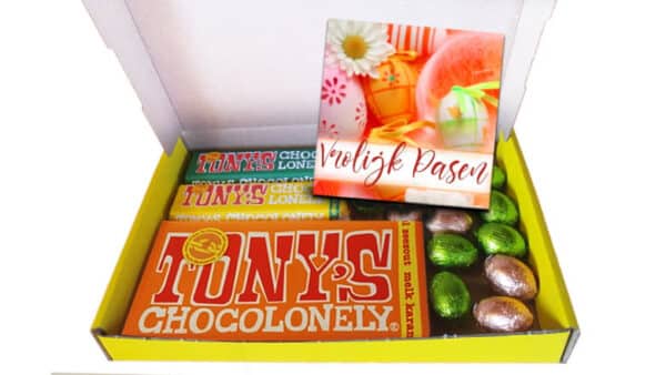 Vrolijk Pasen brievenbuspakket met 3 chocolade repen van Tony's Chocolonely, eitjes en kaartje