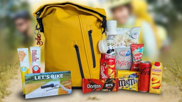 Zomerpakket-Gele-fietstas-met-fietsroutes