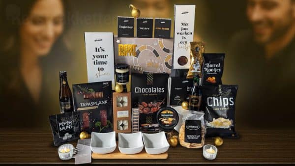 Kerstpakket met Beat Battle bordspel, snacks, wijn en servies