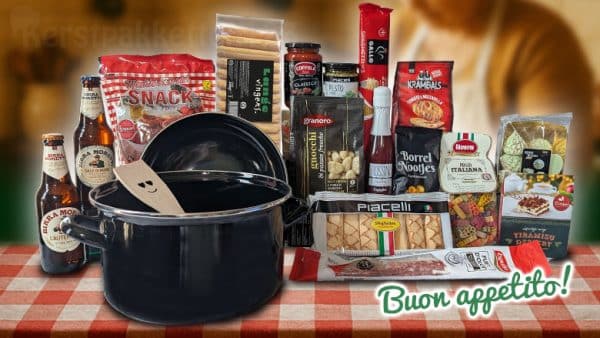 Italiaans kerstpakket met zwarte emaillen pasta pan, gnocchi, pasta, pesto, Birra Moretti en Italiaanse lekkernijen