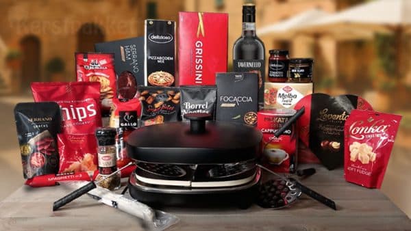 Italiaans kerstpakket met pizzamaker voor 4 personen en luxe Italiaanse ingrediënten zoals pasta, tapenade, serranoham en borrelhapjes