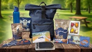 Kerstpakket met fietsrugzak, solar powerbank en Hollandse snacks
