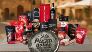 Luxe Italiaans kerstpakket met zwart pizzabord, pizzasnijder, rode verpakking, pastaproducten, snacks en rode wijn