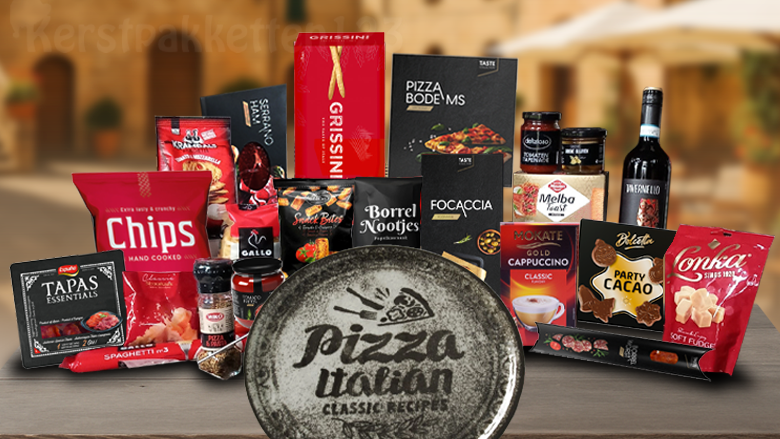 Luxe Italiaans kerstpakket met zwart pizzabord, pizzasnijder, rode verpakking, pastaproducten, snacks en rode wijn
