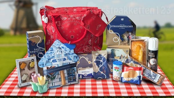 Hollands kerstpakket met rode boeren tas, klompjes en typisch Nederlandse lekkernijen