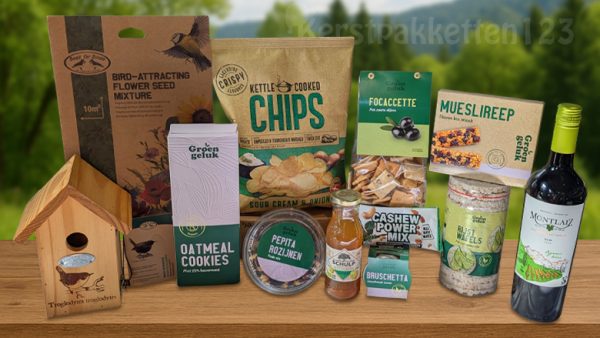 Groen kerstpakket met vogelhuisje, bloemzaadjes, biologische snacks, rode wijn en milieuvriendelijke verpakking