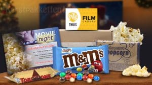 Pathé Thuisbioscoop brievenbuspakket met popcorn, M&M’s, Toblerone en cadeaubon.