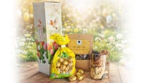 Luxe Paaspakket met thee, chocolade paaseitjes en pindarotsjes in duurzame geschenkverpakking