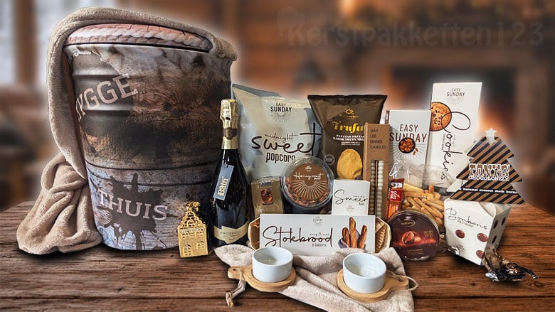 Luxe kerstpakket met Scandinavische opbergpoef, plaid, Prosecco en premium delicatessen.