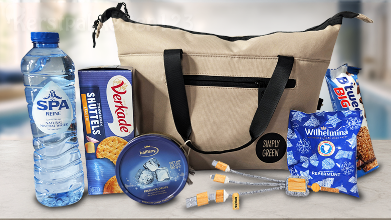 Kerstpakket met Norländer lunchkoeltas, duurzame oplaadkabel en snacks voor onderweg
