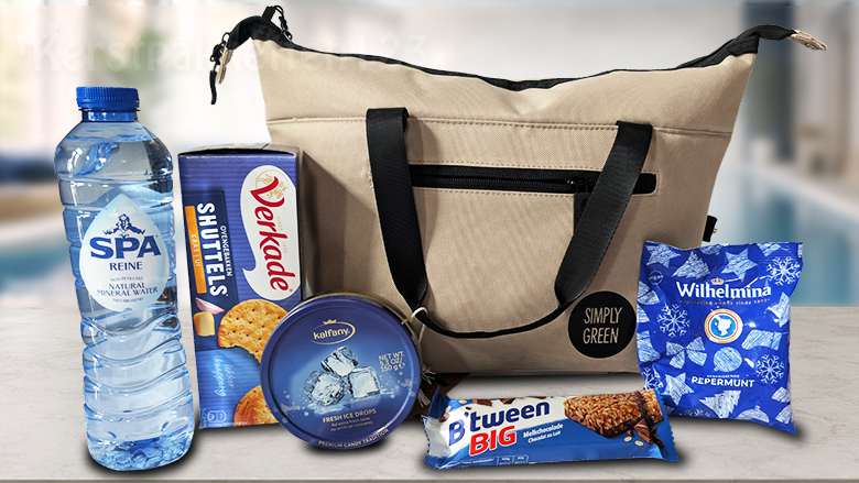 Kerstpakket met Norländer lunchkoeltas, duurzame oplaadkabel en snacks voor onderweg